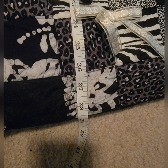 Black and white quilted patchwork shoulder bag with inner lining musical notes - Picture 12 of 12